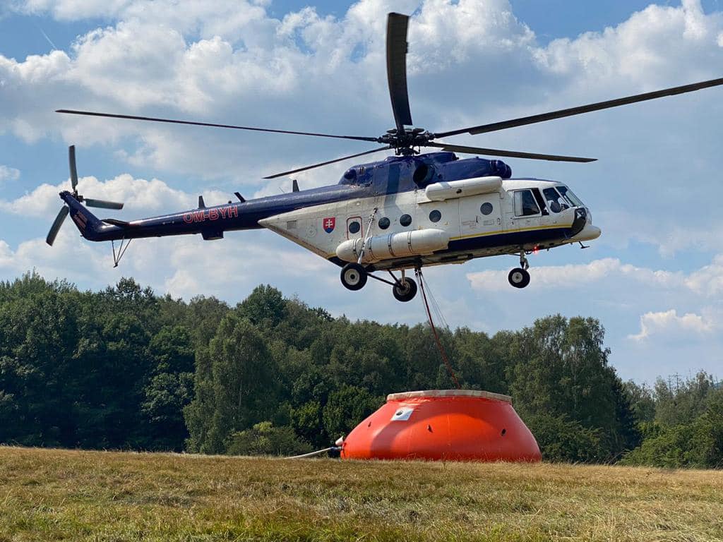 01 - Slovenskí hasiči naďalej pomáhajú s likvidáciu požiaru v Národnom parku České Švajčiarsko